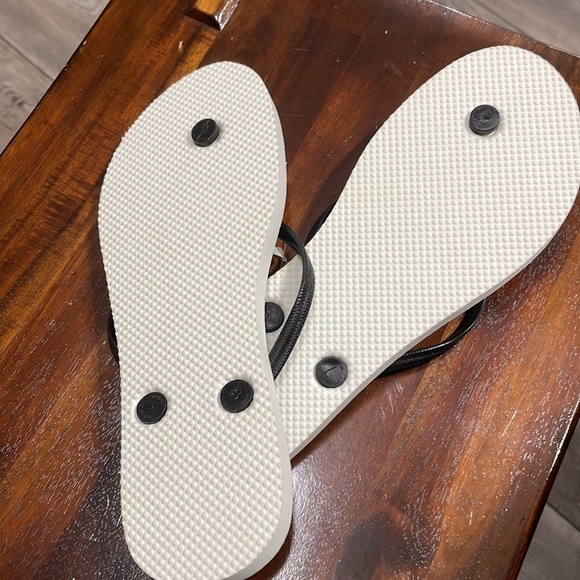 Old Navy Striped Flip Flops - Picture 6 of 7